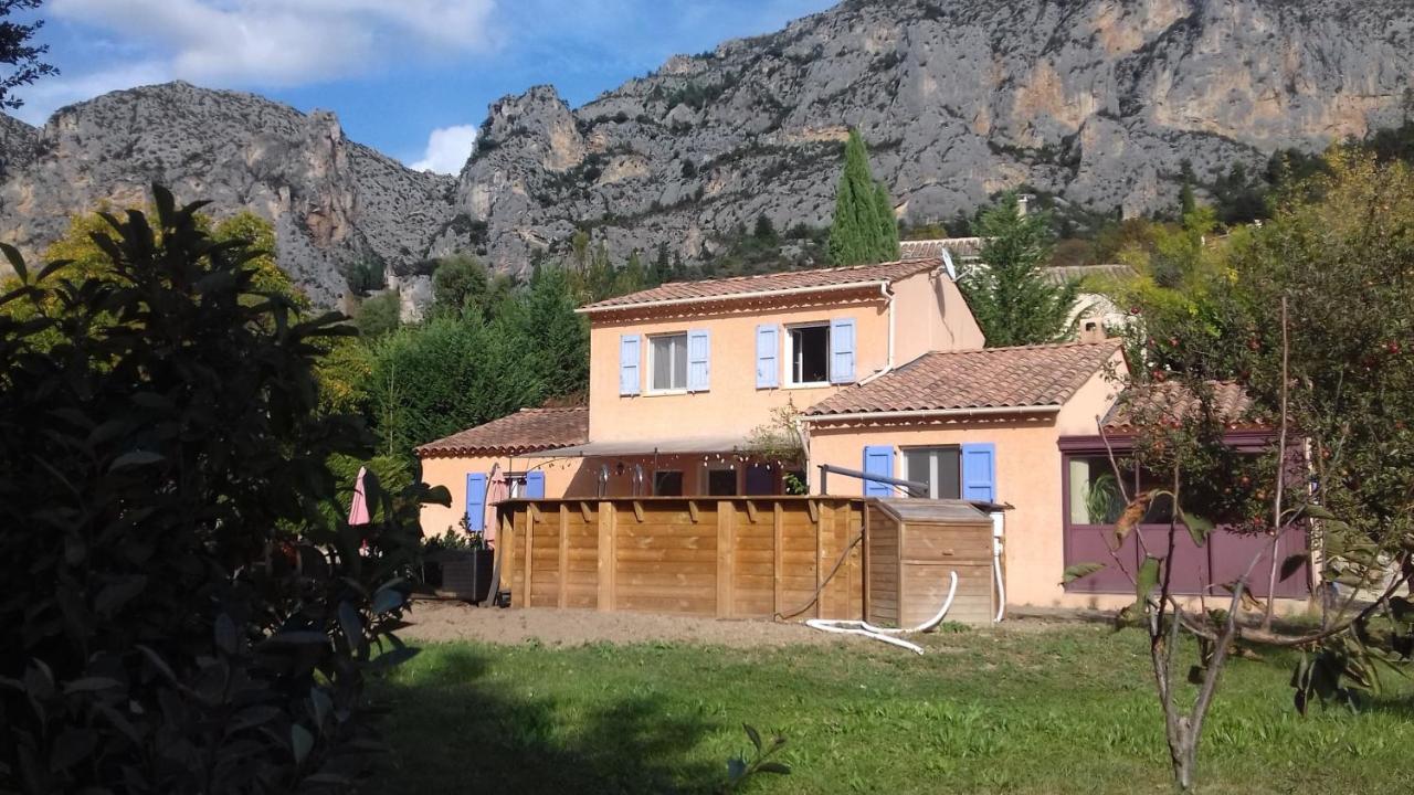 B&B Moustiers-Sainte-Marie - Chambre d'Hôtes L'Odalyre - Bed and Breakfast Moustiers-Sainte-Marie