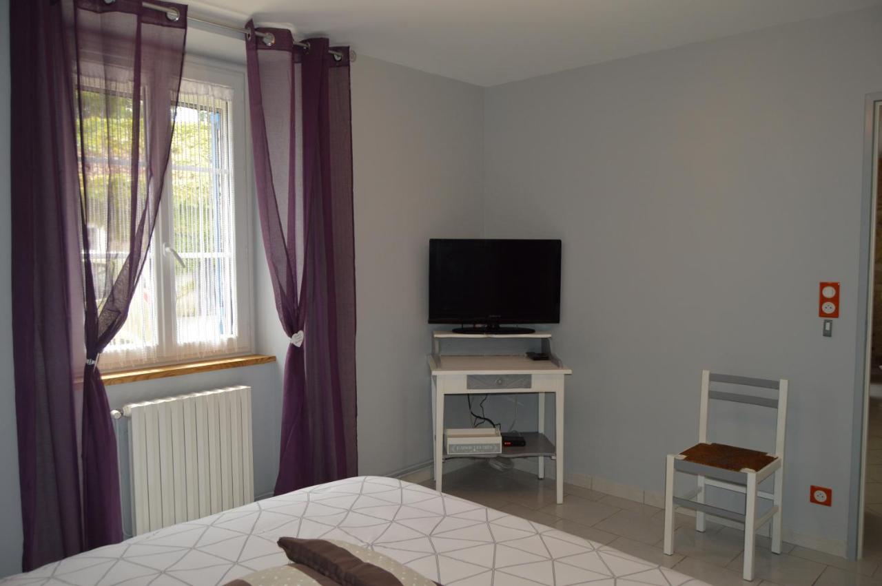 King Room with Roll-In Shower - Disability Access