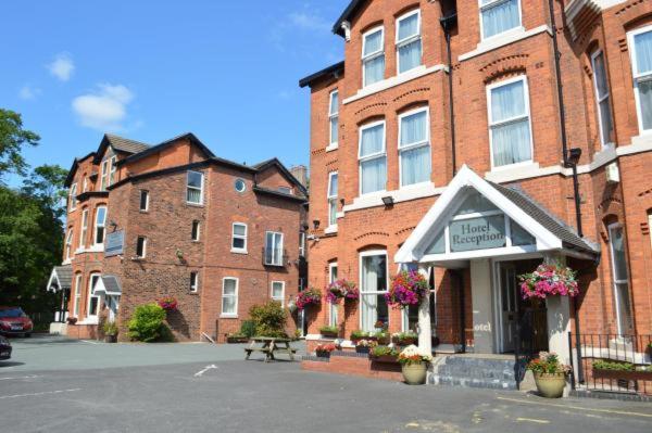 B&B Manchester - The Westlynne Apartments - Bed and Breakfast Manchester