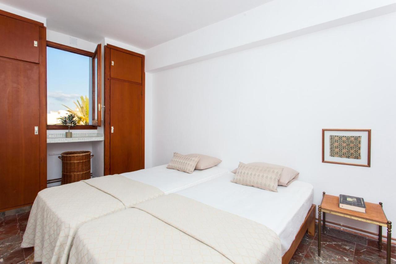 Apartment with Mountain View