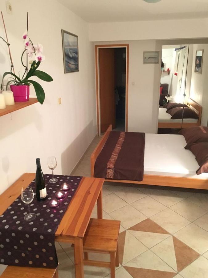 Deluxe Double Room with Side Sea View