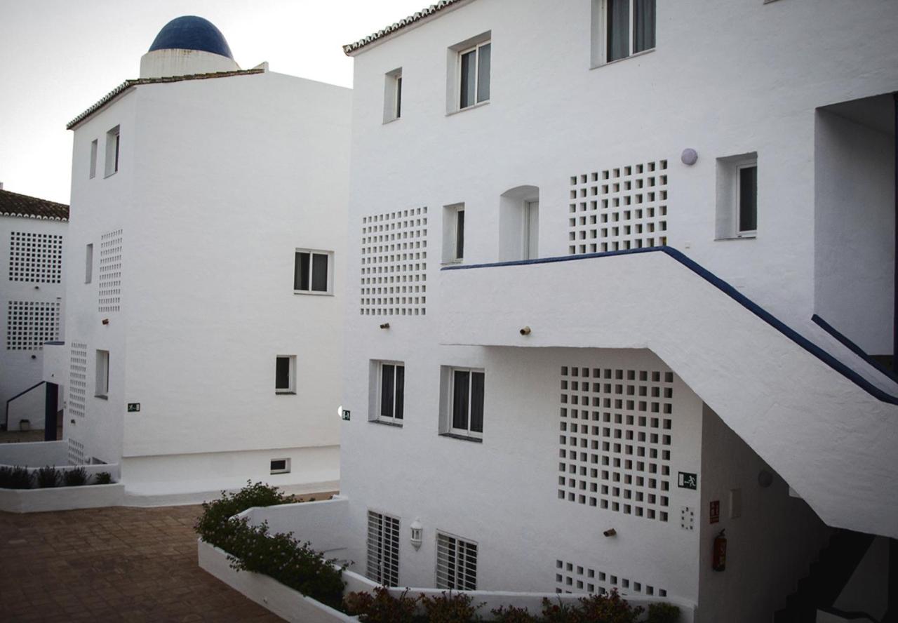 LUXURY 2-bed apartment with big terrace in aparthotel with outdoor pools in CALAHONDA - B&B