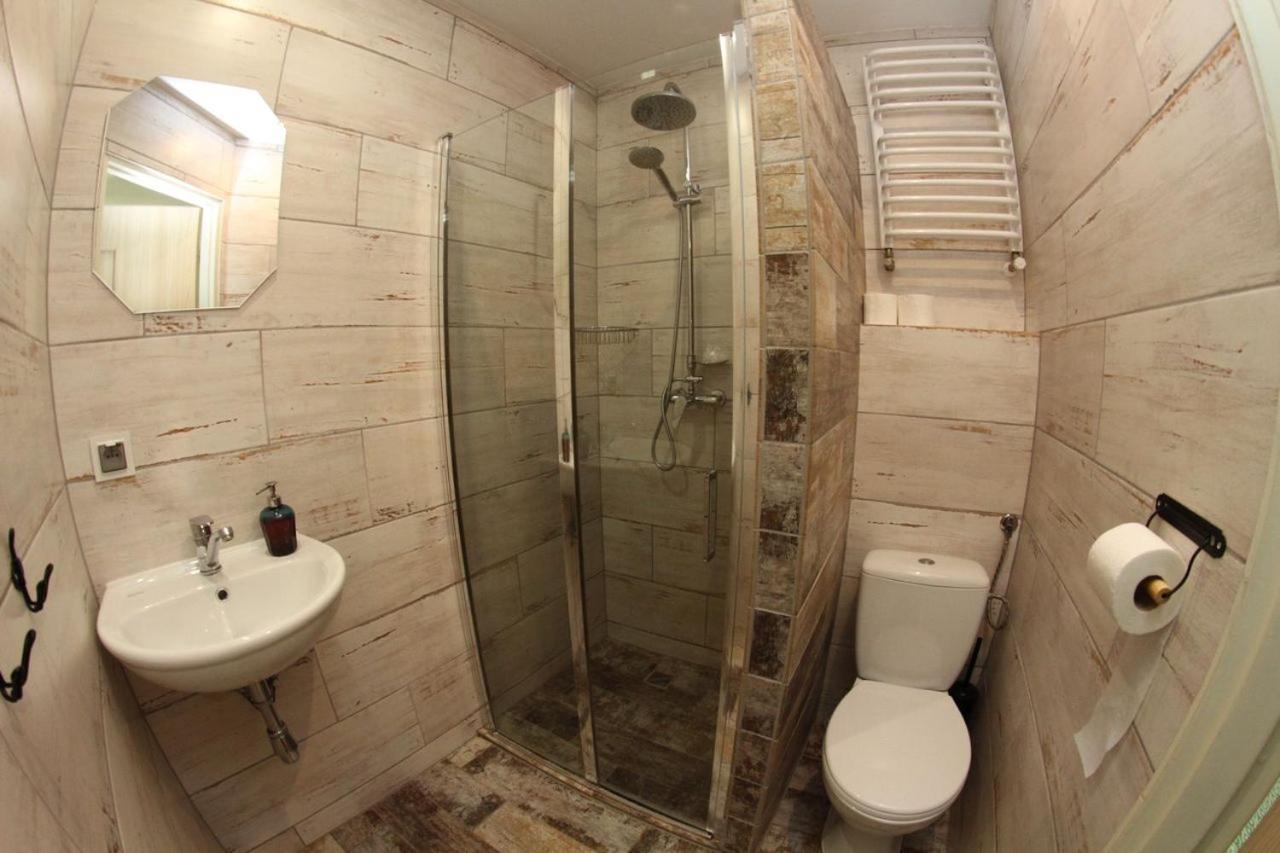Camera Familiare con Bagno Privato
