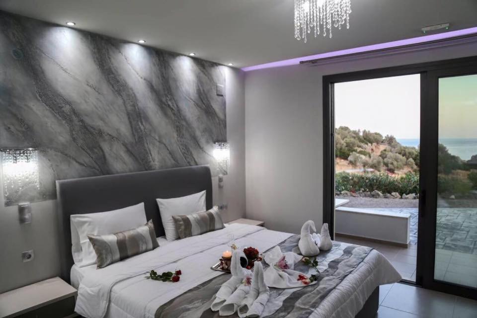 Peristeres Appartments - B&B Rodákino