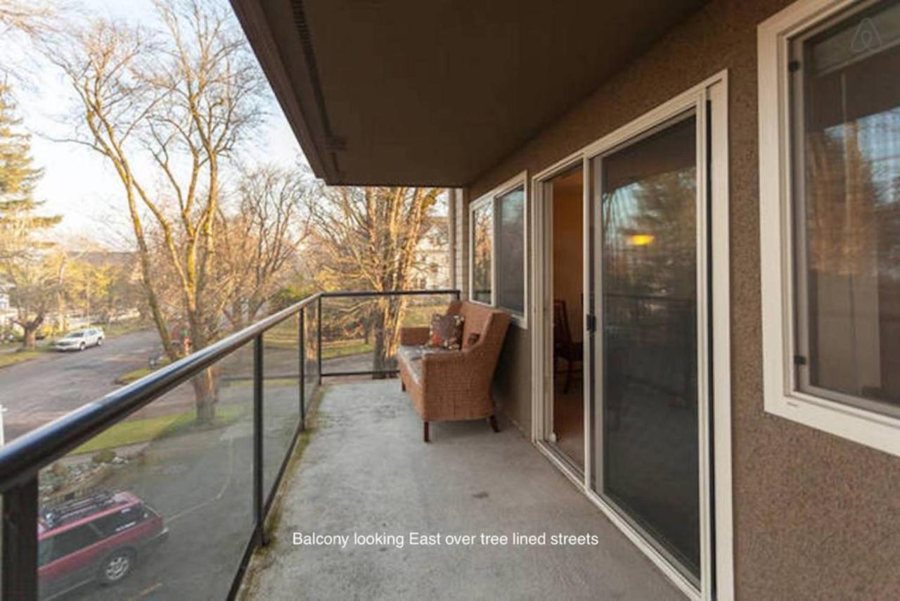 Puget Sound View, Best Area, 2 Baths, 2 Bedrooms, WD, Jacuzzi Bath, New Carpet, Balcony, View, 925sf - B&B Tacoma