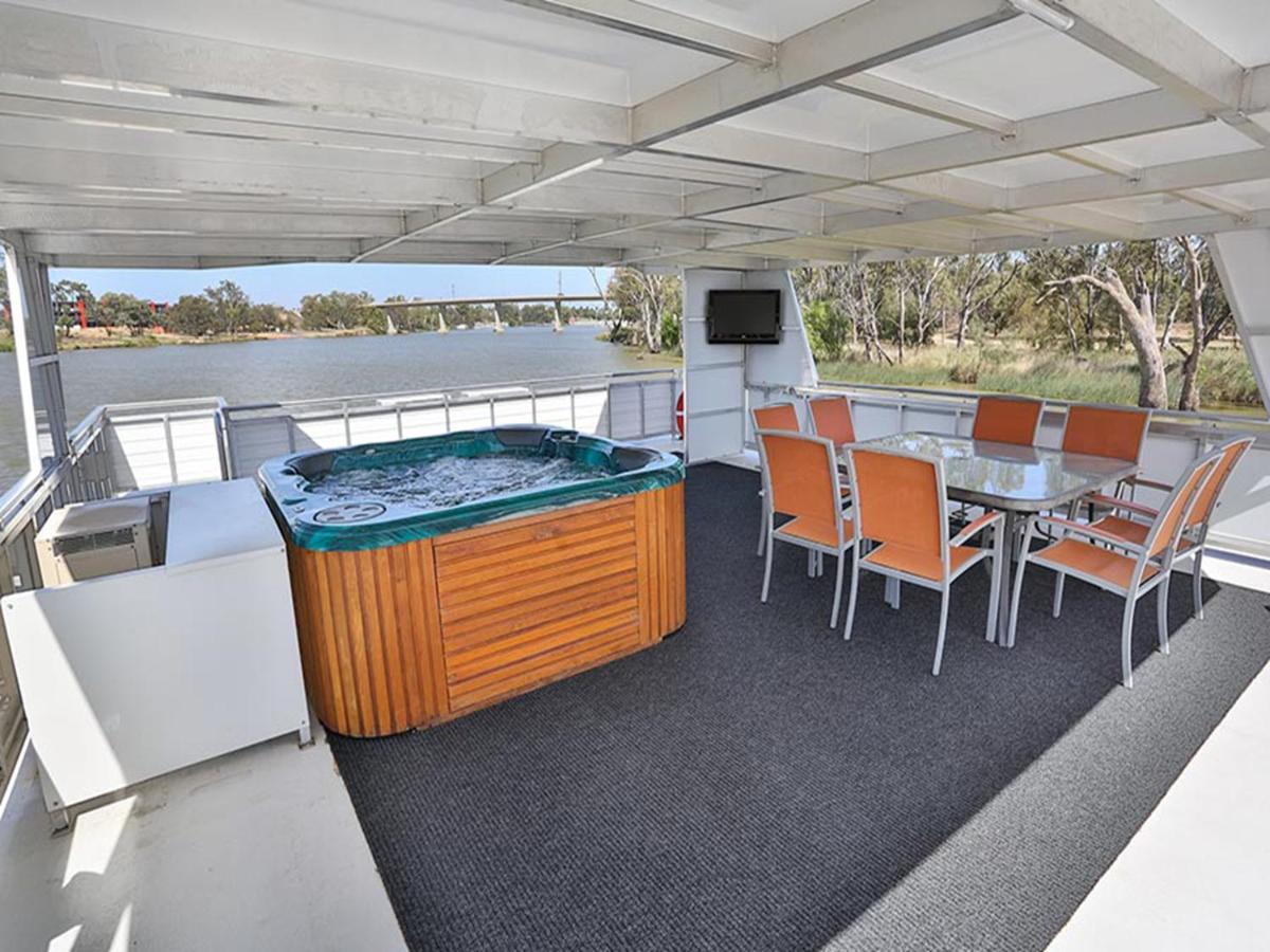Three-Bedroom Houseboat - Margaylea