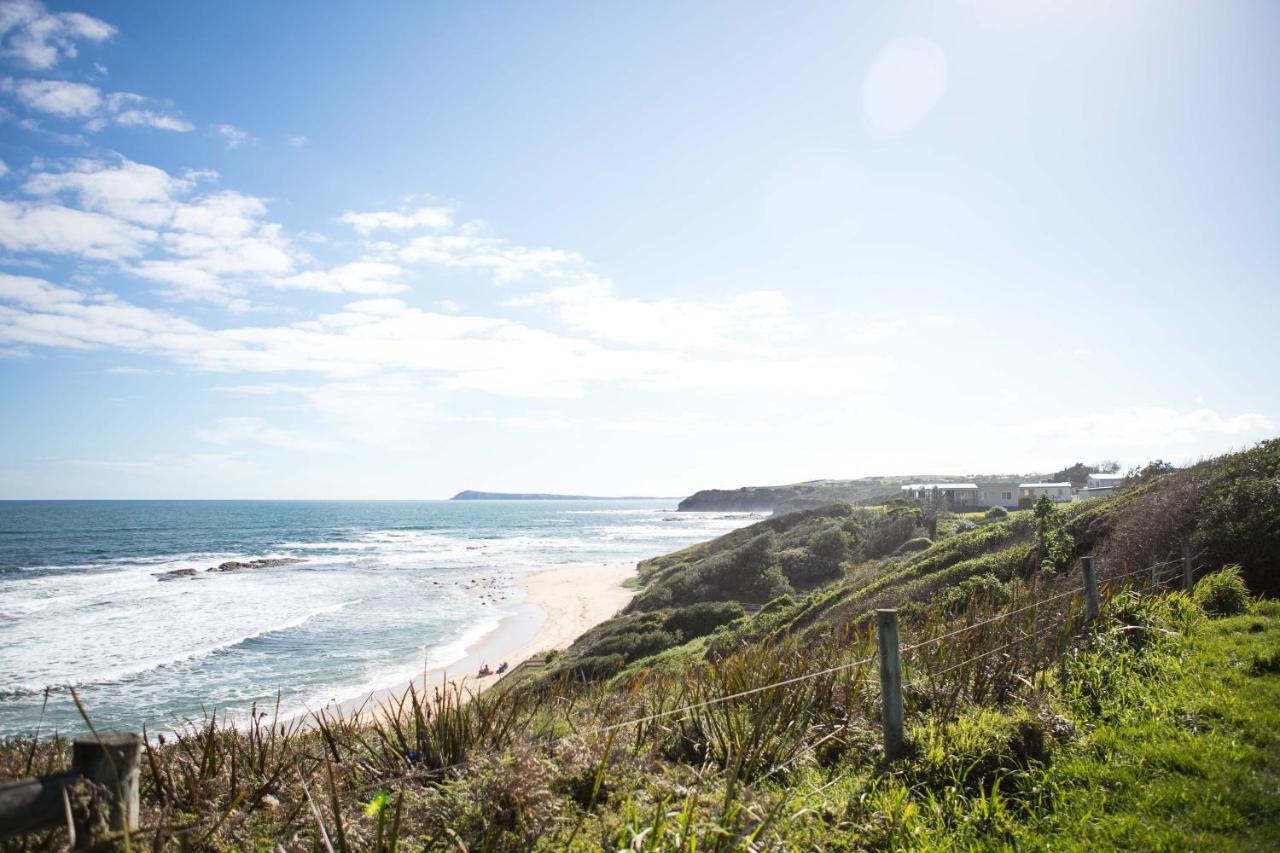 Stunning Waterfront only 10 minutes to Phillip Island - FREE EV UNIT 7kW for electric cars - pet friendly, fireplace FREE WIFI wine & chocolates - Chambres d'hôtes Kilcunda