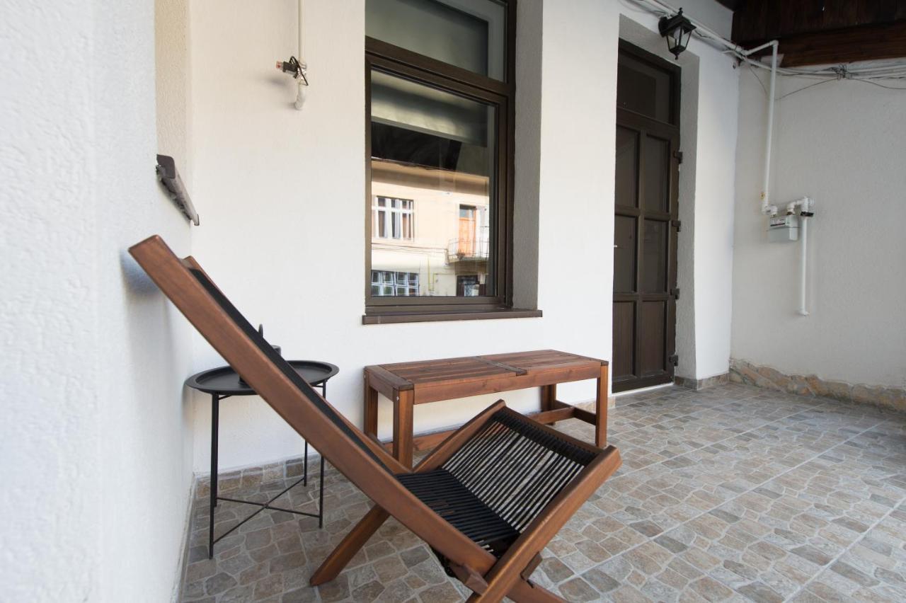 Gorgeous Brasov Flat with Patio and Mountain Views - Ferienwohnung