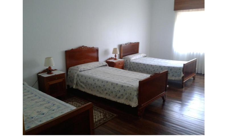 Basic Triple Room with Shared Bathroom