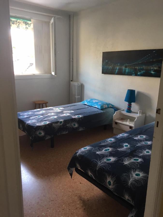 Lisa V apart - B&B Cannes