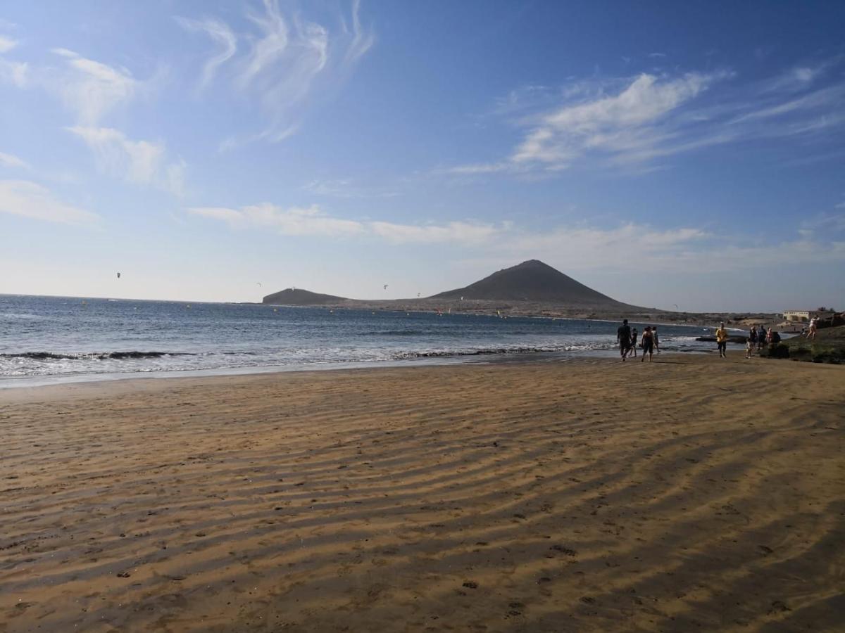 Large beachfront apartment Medano - B&B El Medano