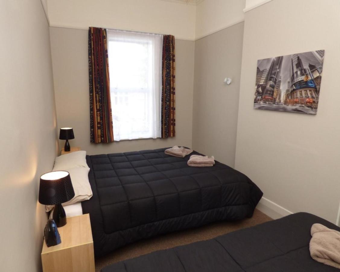 One-Bedroom Apartment (sleeps 5)