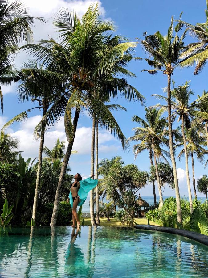 Villa mit 2 Schlafzimmern direkt am Strand mit eigenem Pool