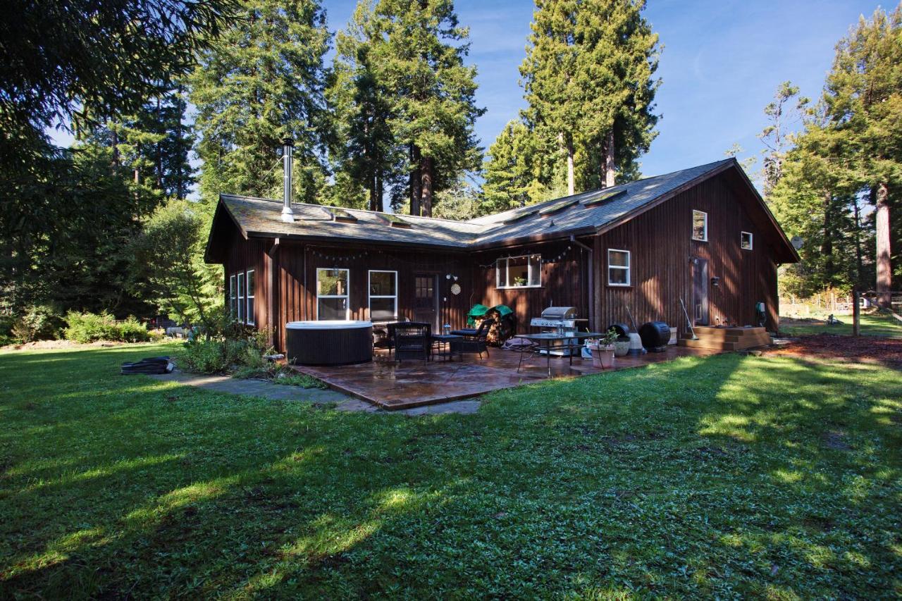 Fort Bragg Farmhouse - B&B
