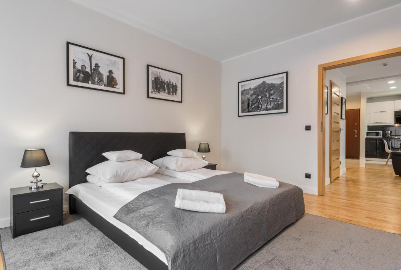 Deluxe Two-Bedroom Apartment V