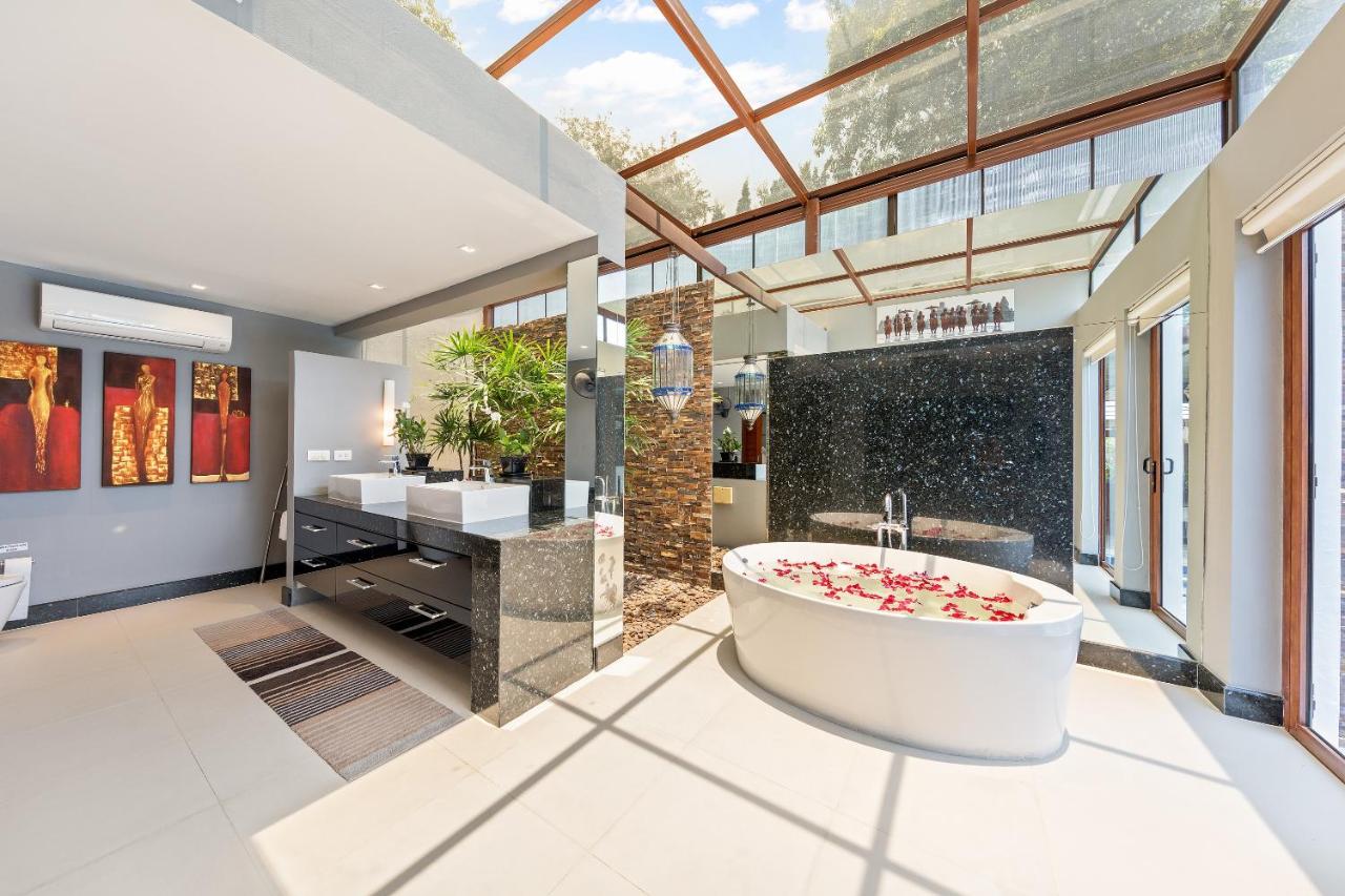 Villa Chi - Five-Bedroom Beach Villa
