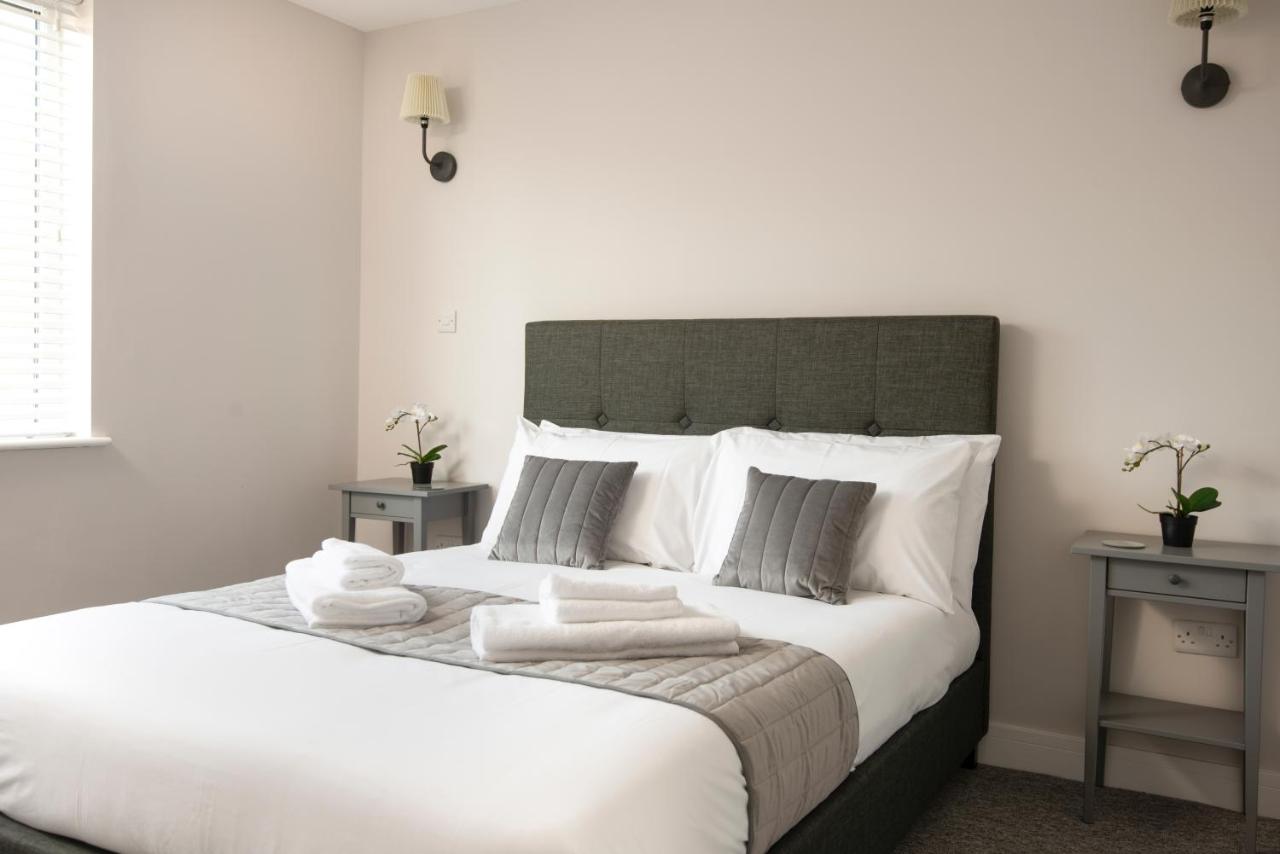 B&B Portsmouth - Morley Cottage - Modern 3 bedroom, 2 bathroom house with garden in Southsea, Portsmouth - Bed and Breakfast Portsmouth