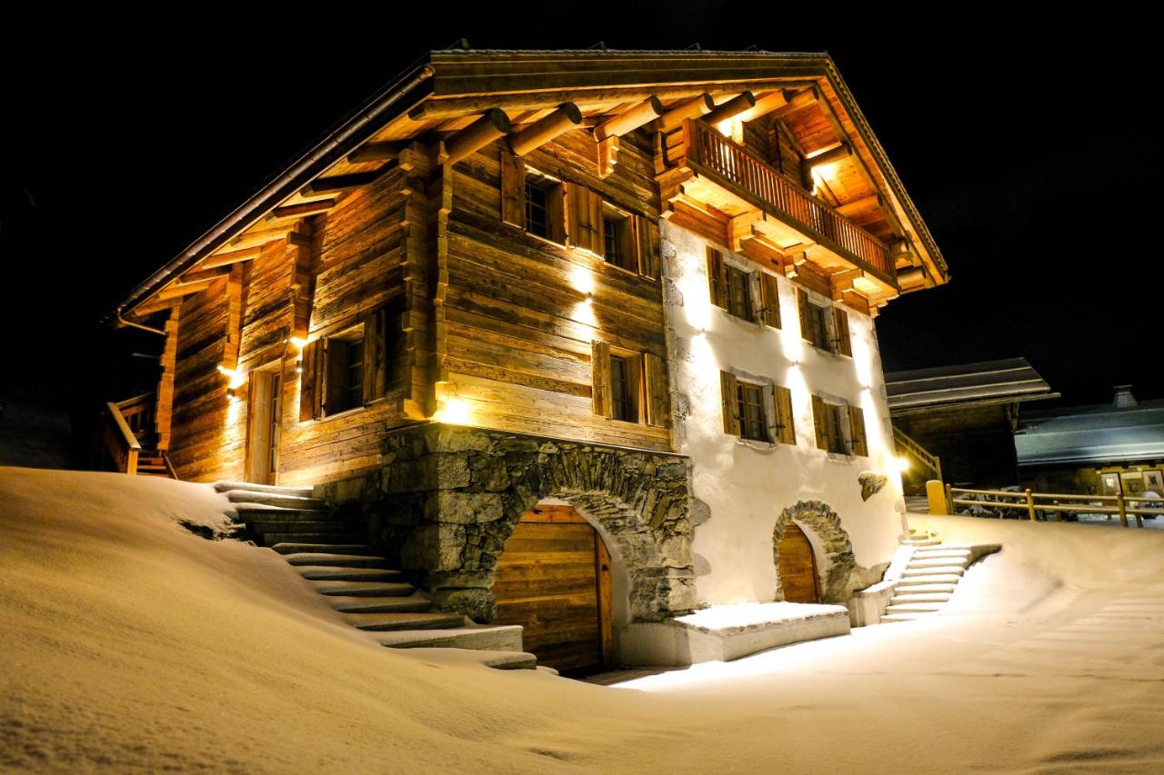 4 bedroom Chalet with ski to door access