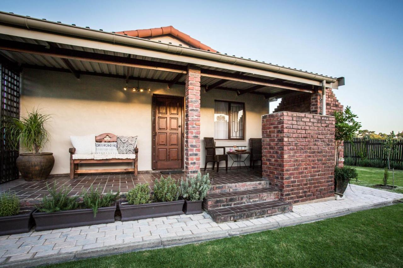 Out of Bounds Self-Catering Lodge - B&B