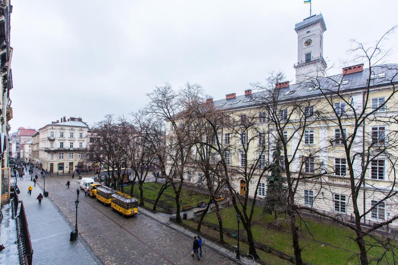 Apartments on Rynok Square - Chambres d’hôtes Lviv