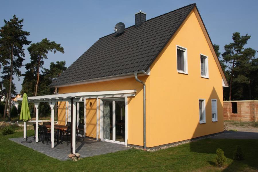 B&B Röbel - K 99 - Ferienhaus mit Kamin & WLAN in Röbel an der Müritz - Bed and Breakfast Röbel