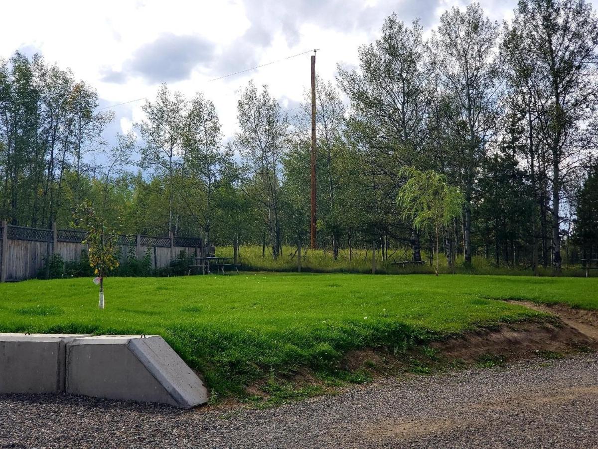 100 Mile Motel & RV Park - Ferienwohnung