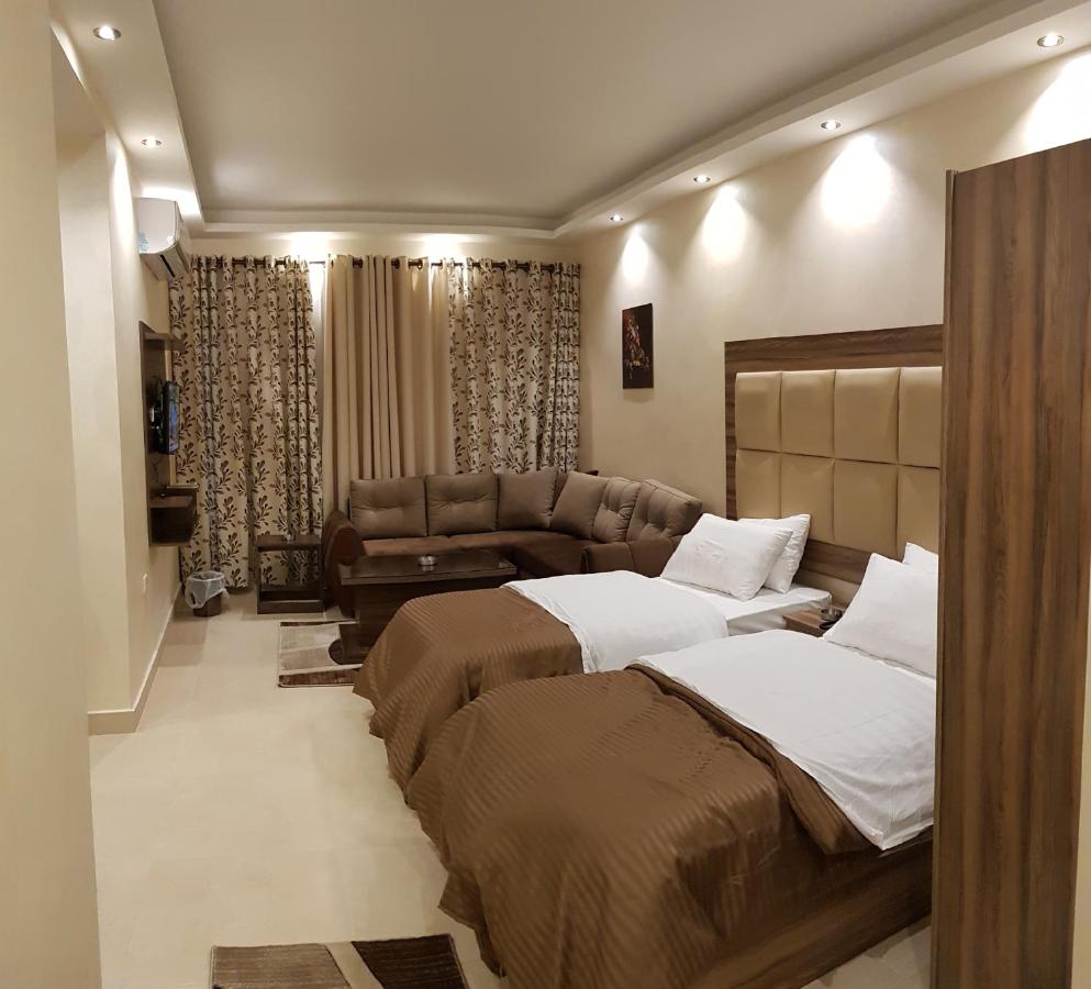 Deluxe Apartment