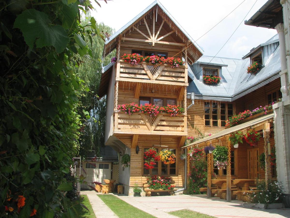 B&B Vatra Moldoviţei - Pension Crizantema - Bed and Breakfast Vatra Moldoviţei