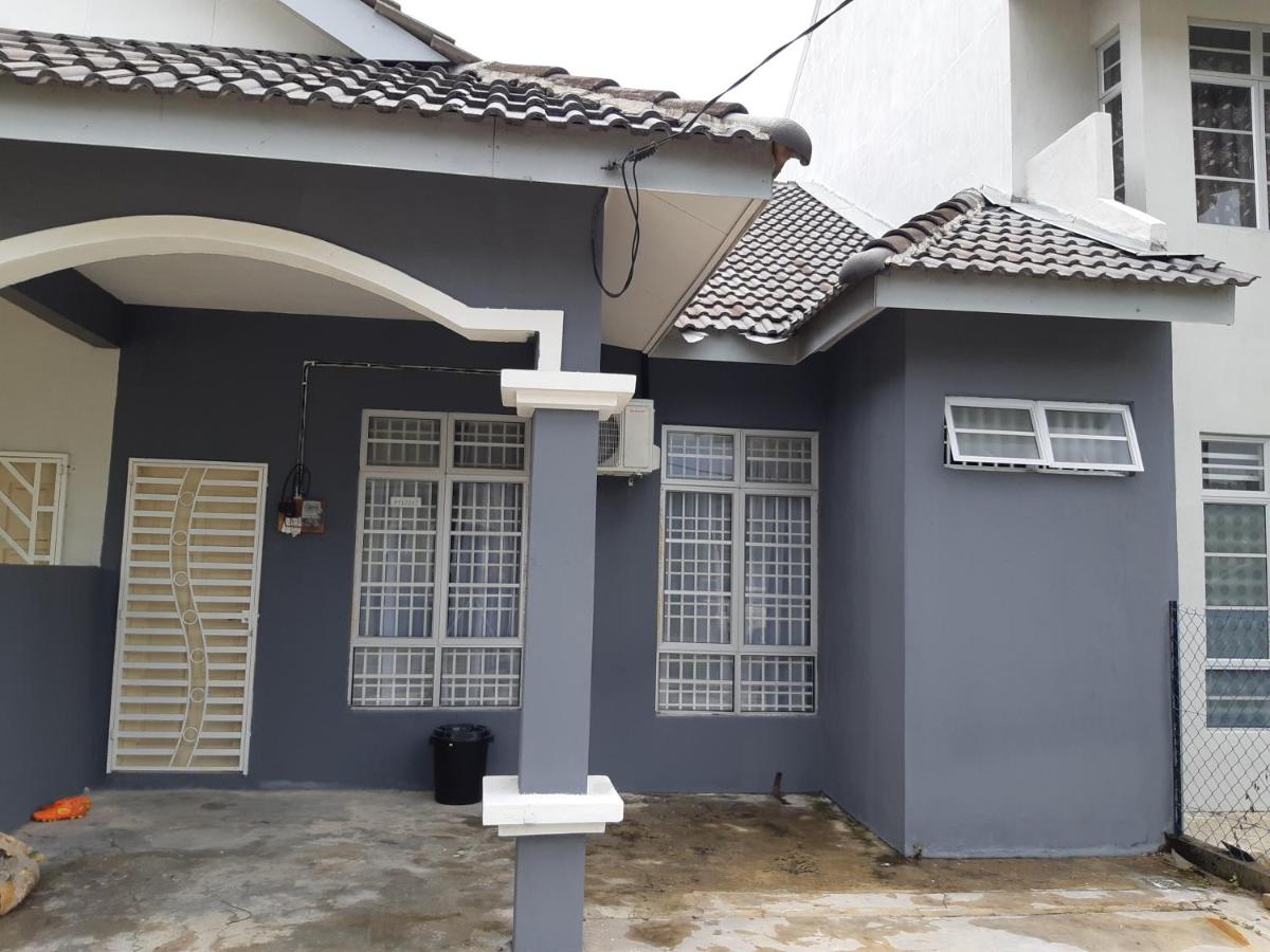Anis Homestay Gua Musang - B&B