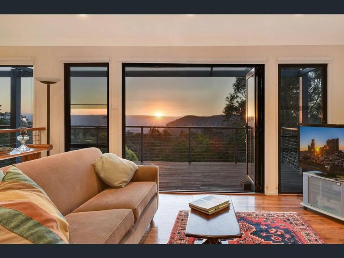 B&B Katoomba - Narrow Neck Views - Peaceful 4 Bedroom Home with Stunning Views! - Bed and Breakfast Katoomba