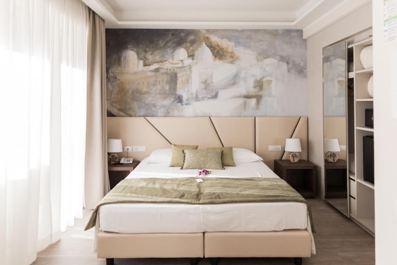 Großes Doppel-/Zweibettzimmer