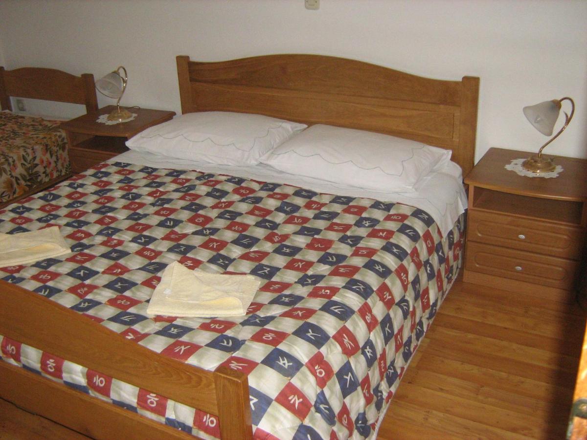 One-Bedroom Apartment with terrace and sea view (4 Adults)
