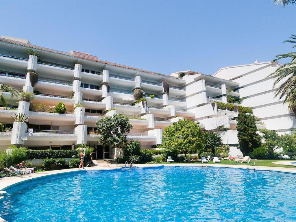 B&B Marbella - Marbella Center New and Luxurious Apartment on the beach 627 - Bed and Breakfast Marbella