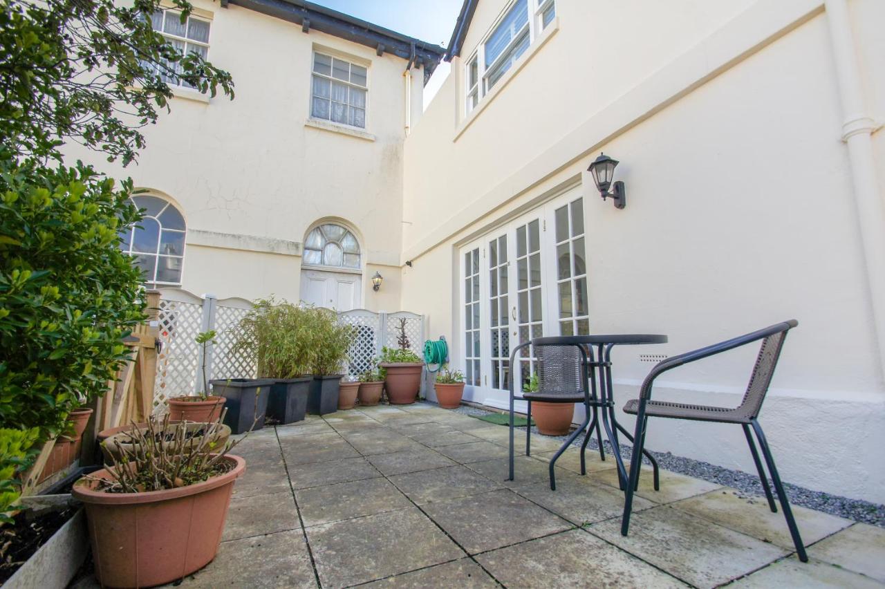 Arundel Mews - Parking - by Brighton Holiday Lets - B&B