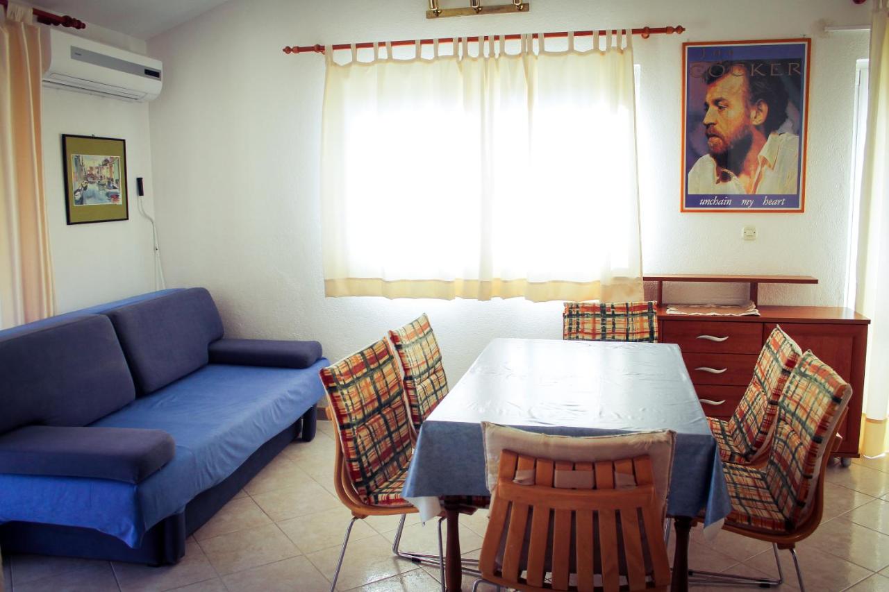 Apartment mit Balkon