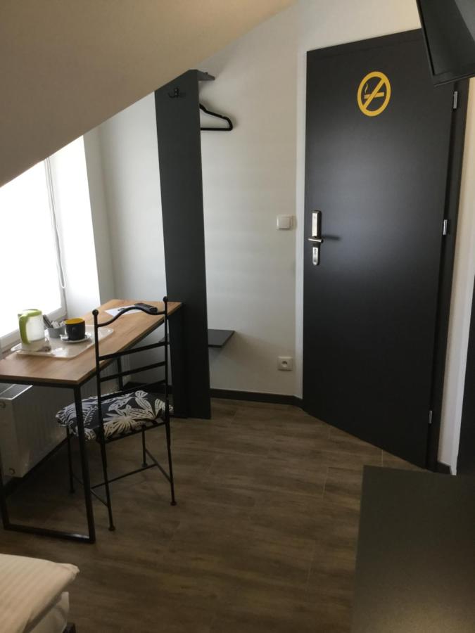 Einzelzimmer mit eigenem Bad