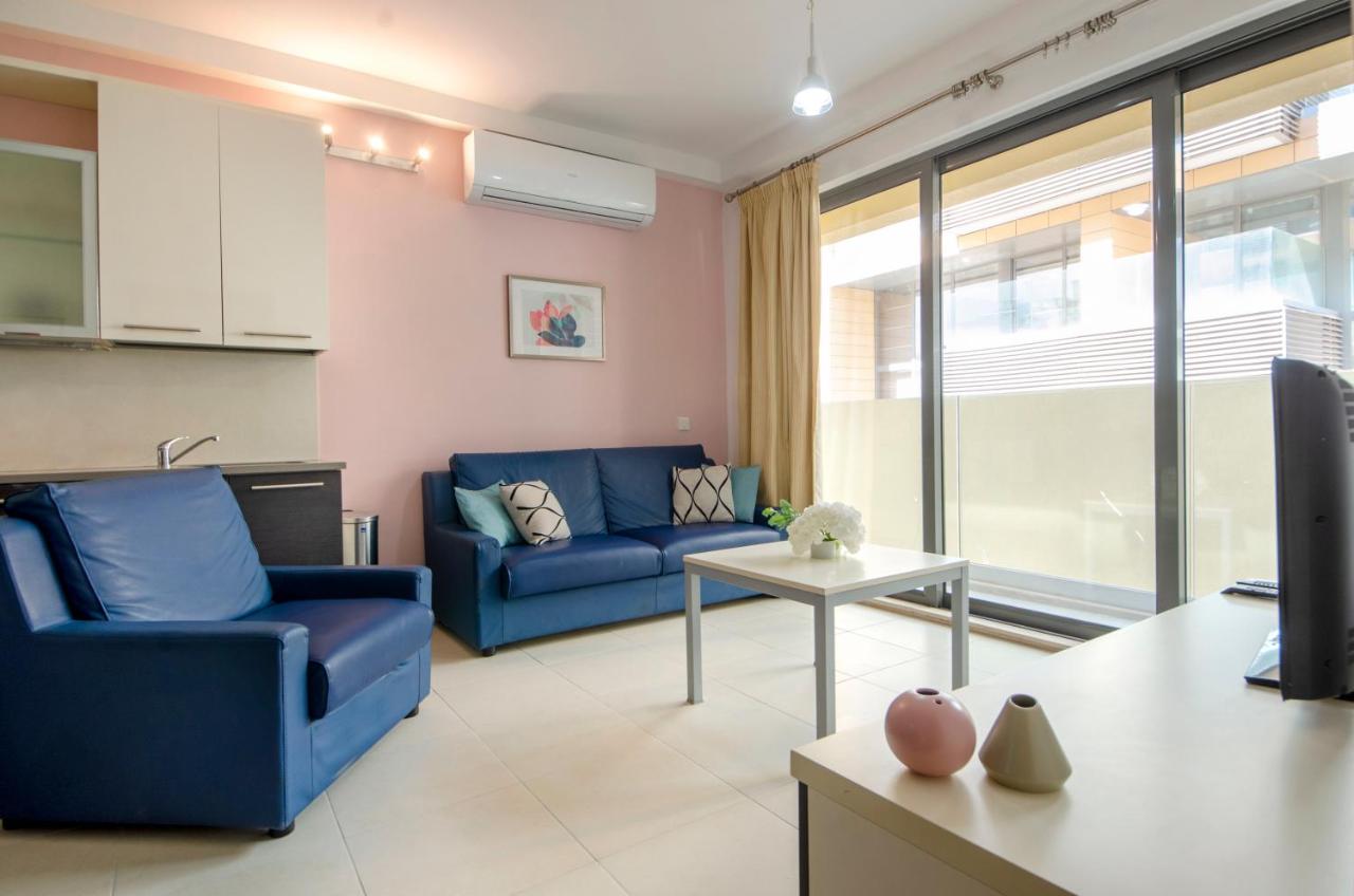 B&B San Ġiljan - Modern Stylish Apartment - 2 Bedroom & 2 Bathroom Apartment - Spinola Bay, St Julians - Bed and Breakfast San Ġiljan