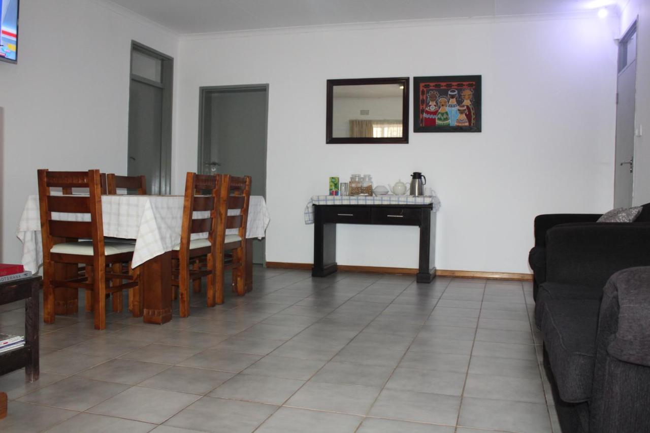 B&B Gaborone - Strand Meadows B&B - Bed and Breakfast Gaborone