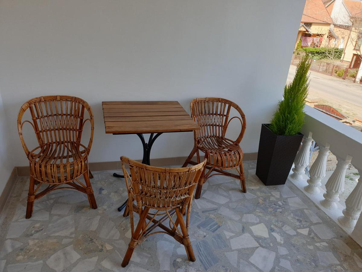 Apartment mit Balkon