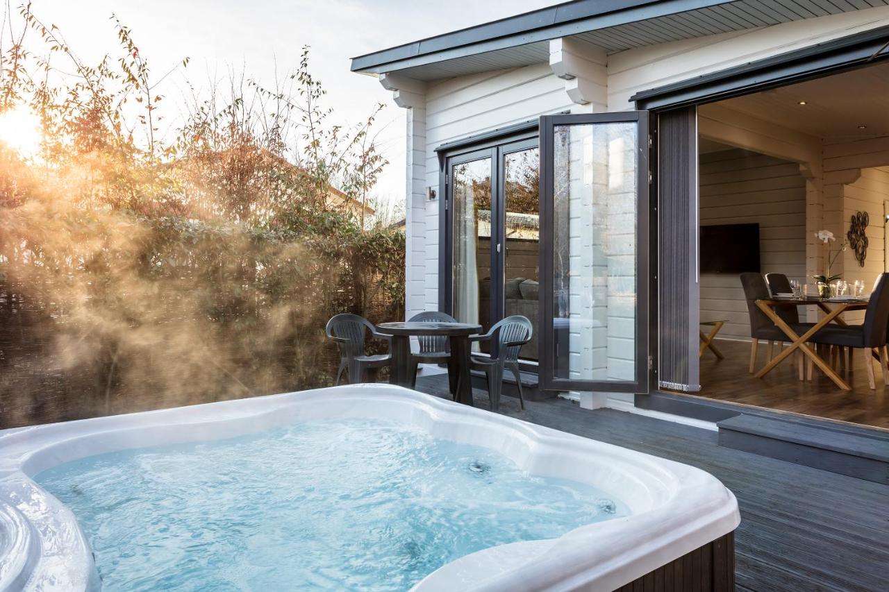 Roydon Marina Village Lodges - B&B