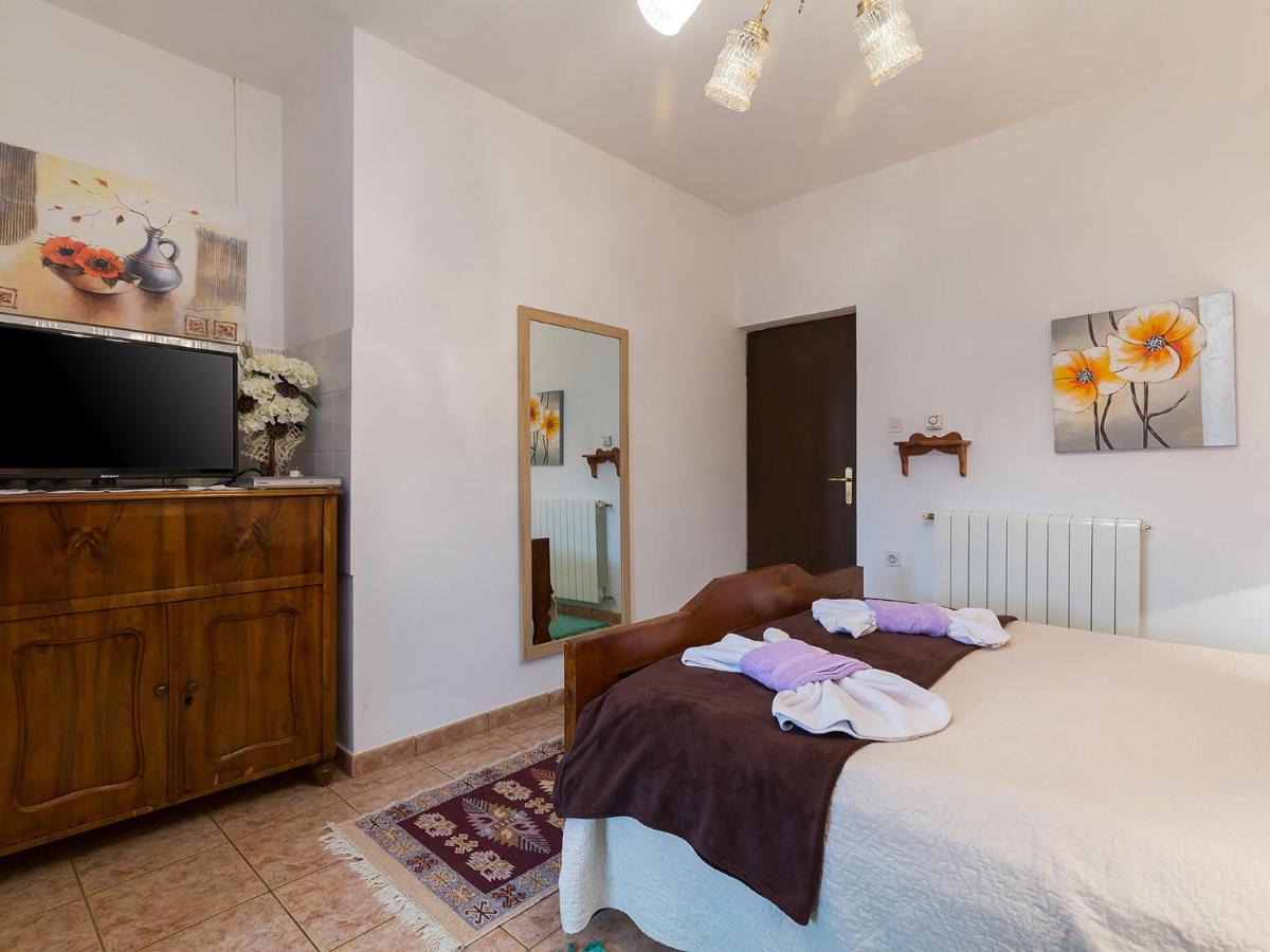 One-Bedroom Apartment (2 Adults)