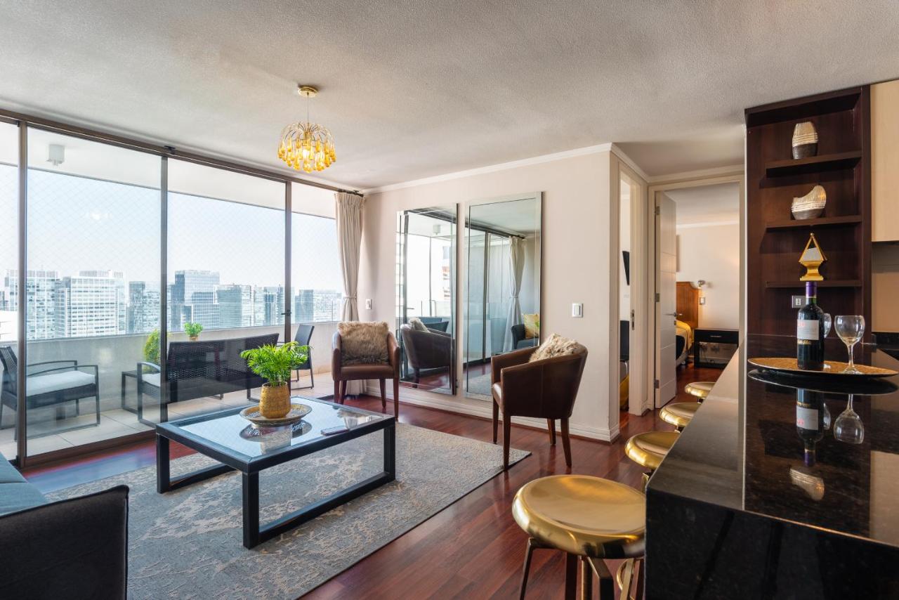 Kennedy Gold - B&B Santiago