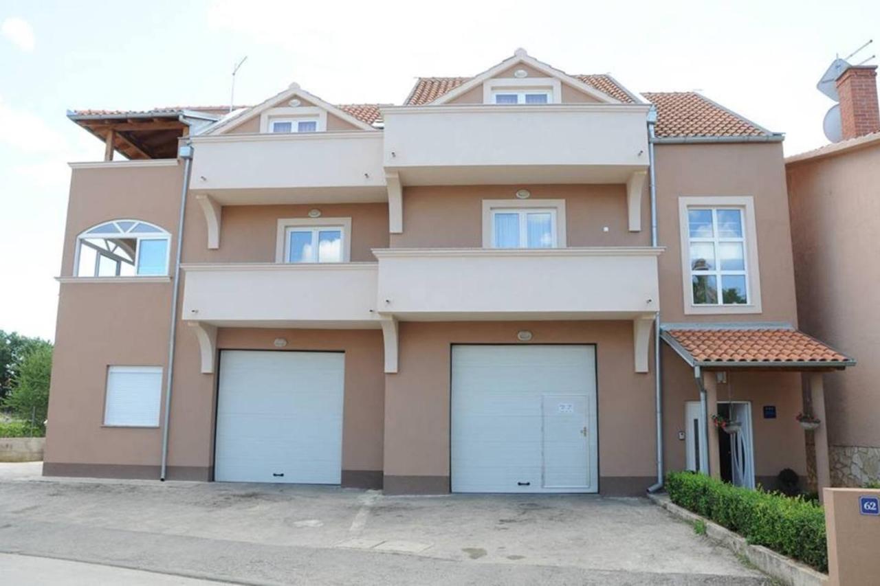 Apartmani Krajnović - B&B Biograd na Moru