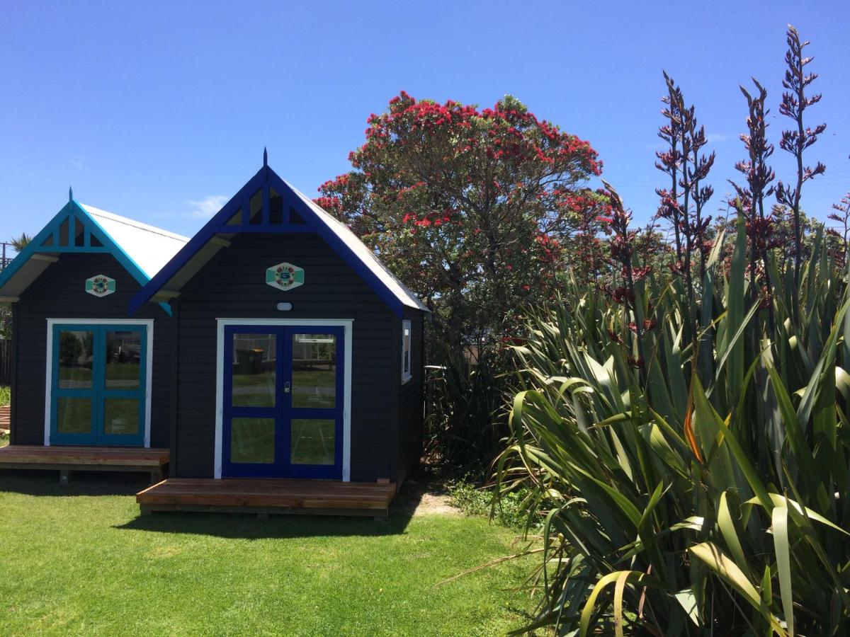 Queen Boatshed Cabin 5 with External Bathroom 