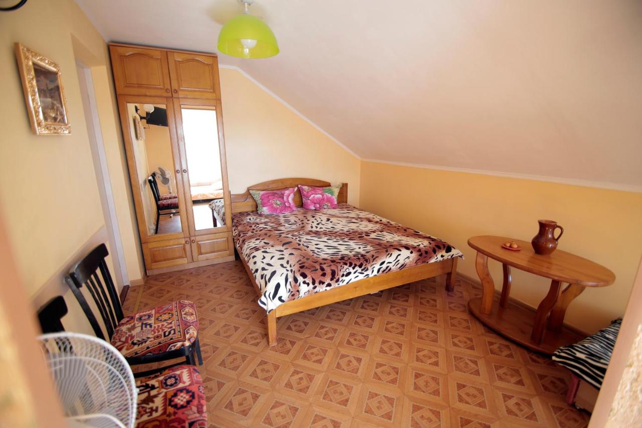 Economy Triple Room