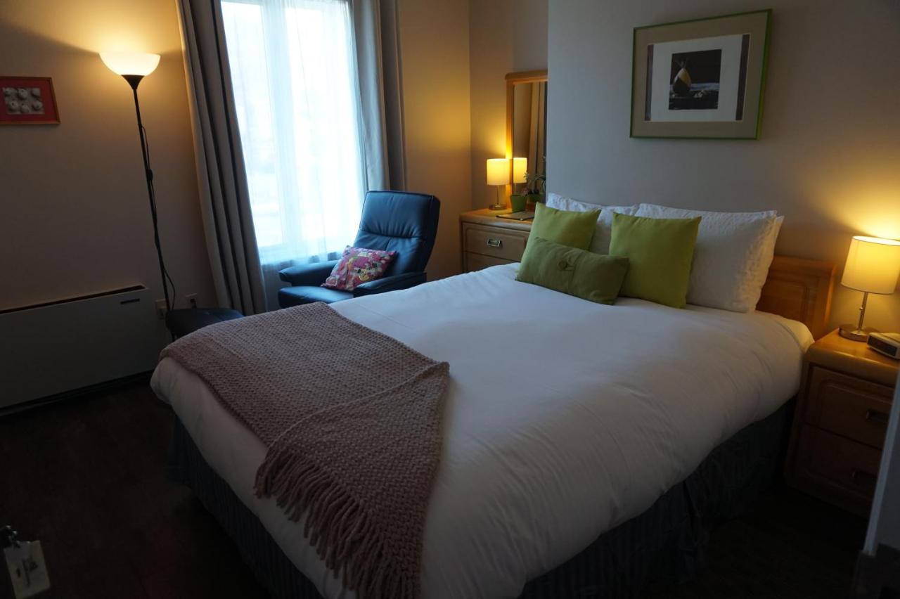 Economy Room with One Queen Bed