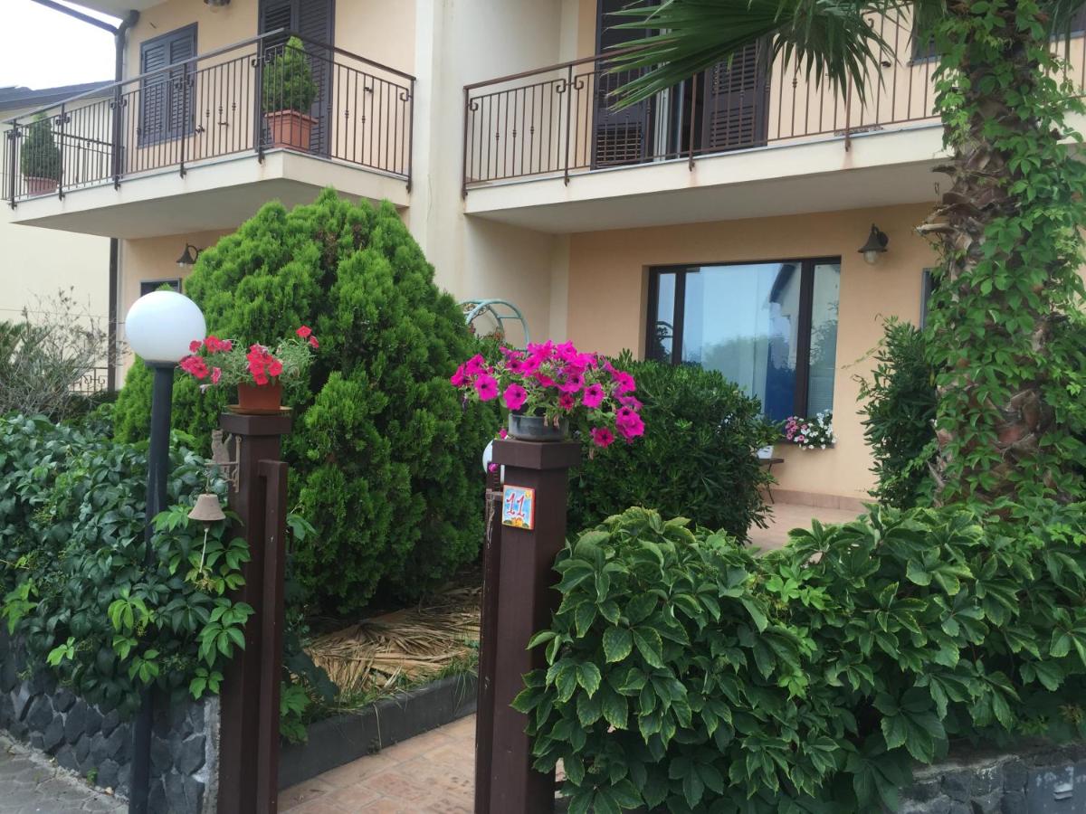 B&B Acireale - Villa Muse Holiday Locazione Turistica sul mare Capo Mulini, Acireale - Sicilia, Italy - Bed and Breakfast Acireale