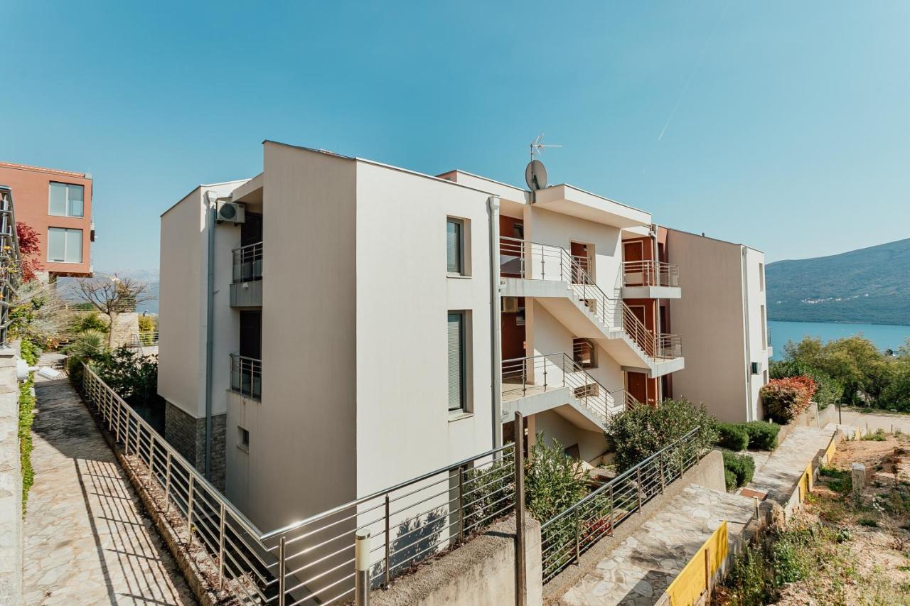 Acacia hill A3 - Bed and Breakfast Ðenovići