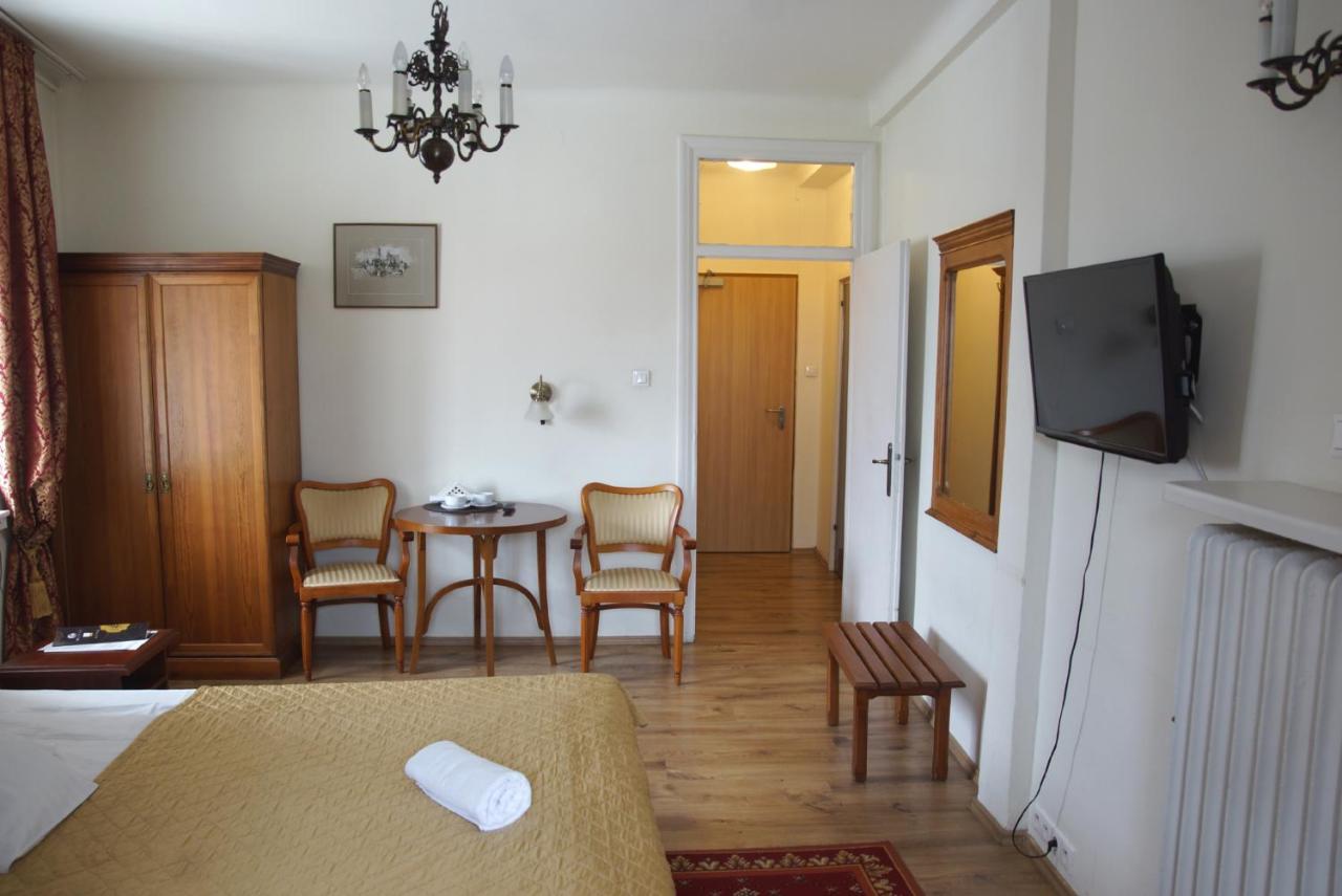 Double or Twin Room (27)