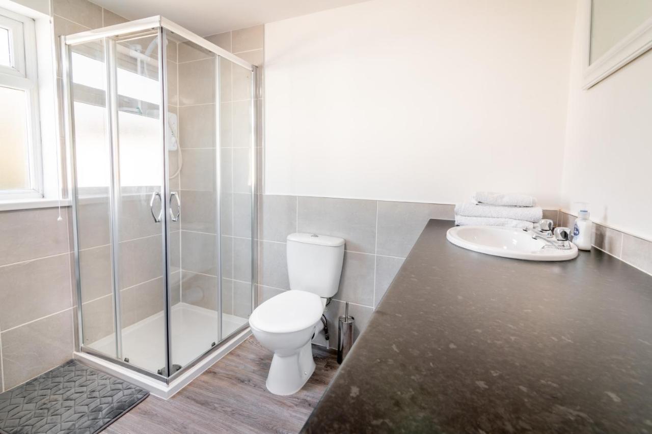 PLATFORM Port Area Apartment 2 with Free Street Parking - Ferienwohnung